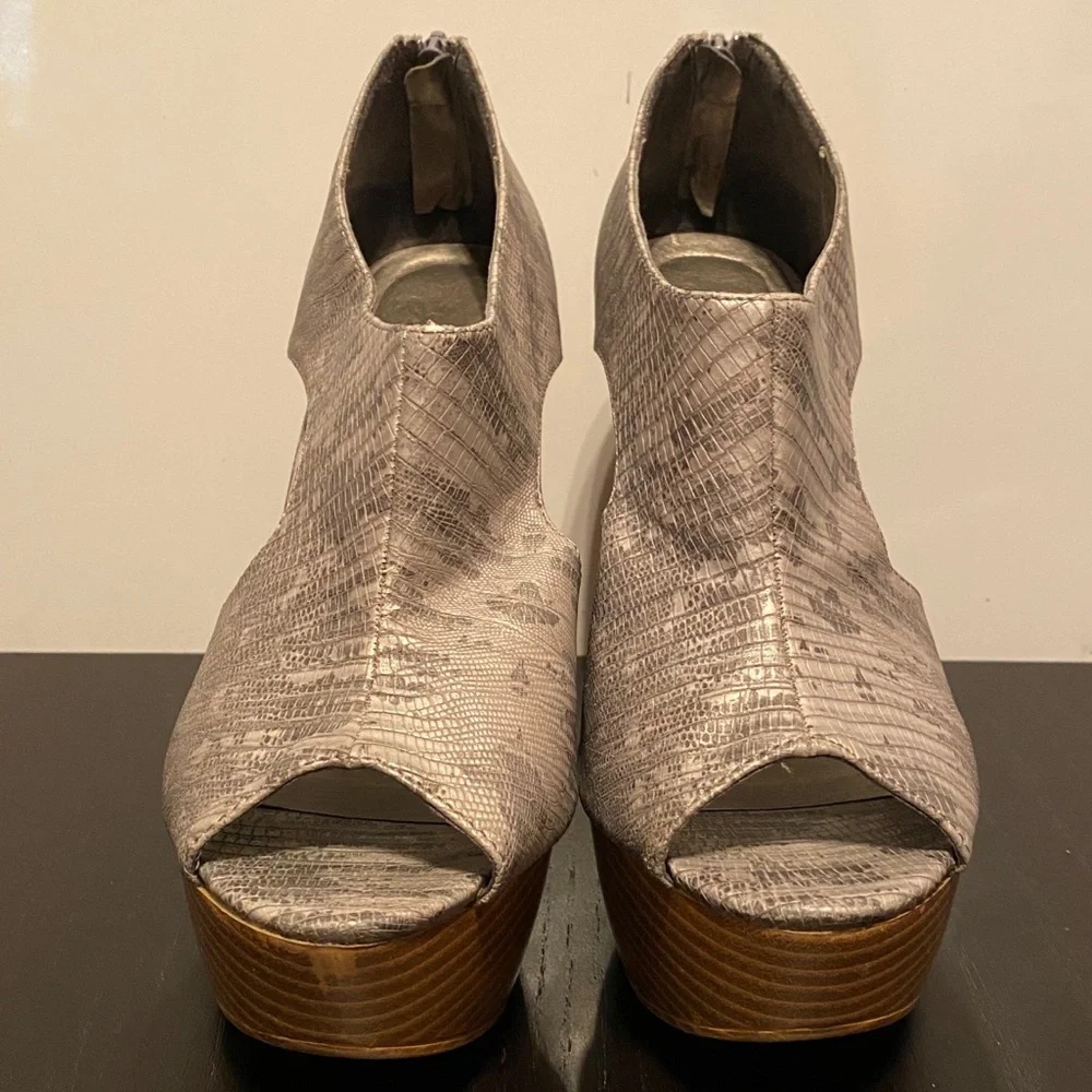 Gomax Silver Snake Print Stacked Modern Platforms - Picture 7 of 12